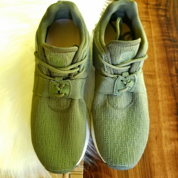 Green sneakes champion shoes/athletic - Picture 3 of 7